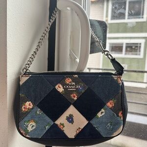 LARGE WRISTLET 19 IN DENIM PATCHWORK (COACH F57609)
